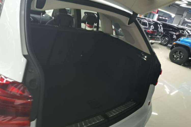 Used BMW X3 2018 xDrive30i Luxury Edition M Sport Package China VI Trunk