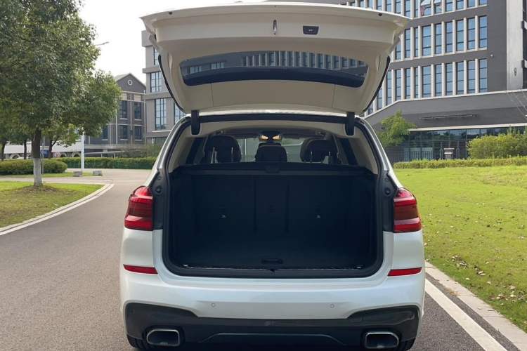Used BMW X3 2018 xDrive25i M Sport Package China VI Trunk