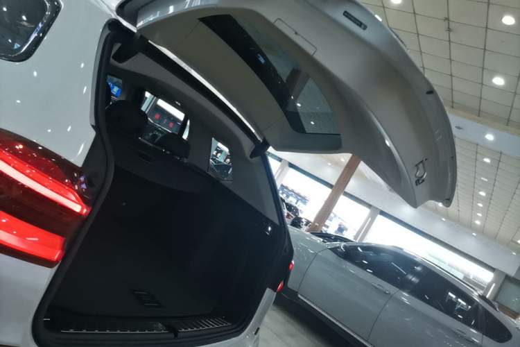 Used BMW X3 2018 xDrive25i M Sport Package China VI Trunk
