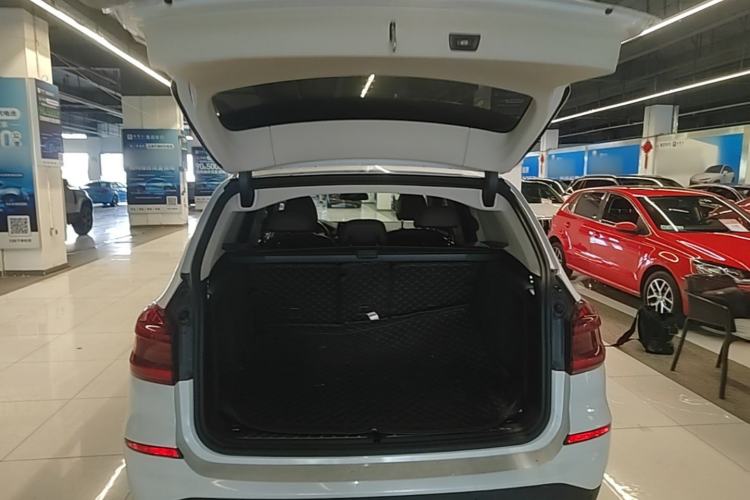 Used BMW X3 2018 xDrive25i Luxury Package China VI Emission Standard Trunk