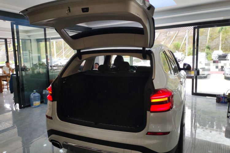 Used BMW X3 2018 xDrive25i Luxury Package China VI Emission Standard Trunk