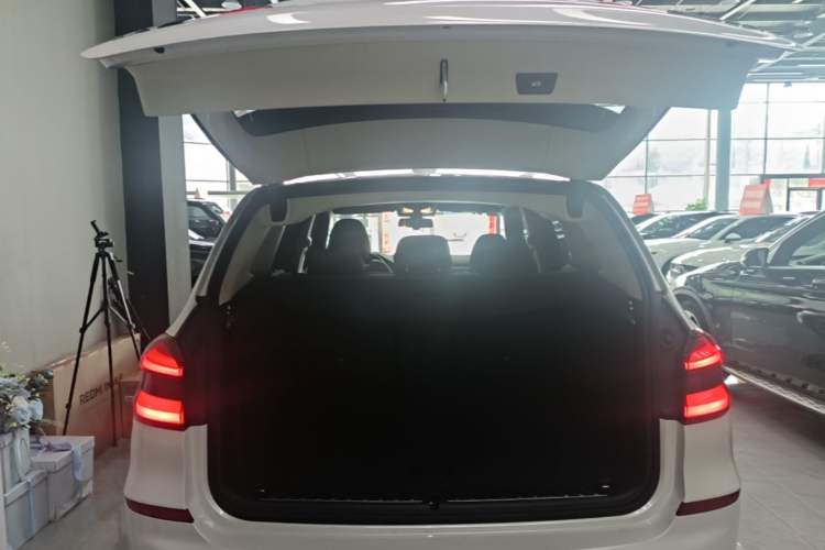 Used BMW X3 2018 xDrive28i Luxury Package China VI Emission Standard Trunk