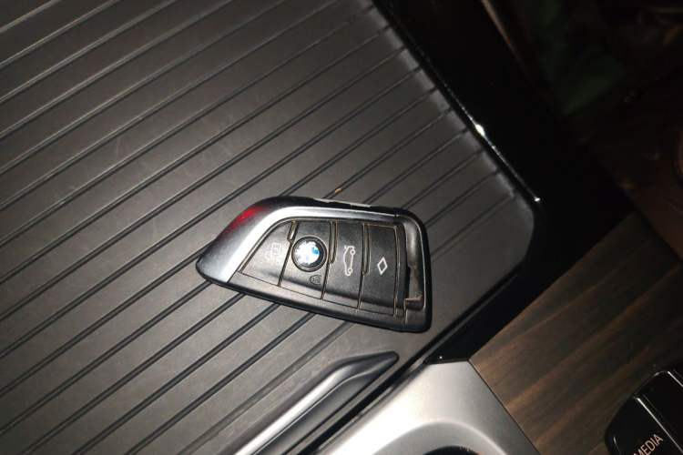 Used BMW X3 2018 xDrive28i Luxury Package China VI Emission Standard Vehicle Key