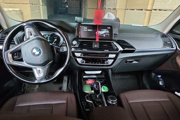 Used BMW X3 2019 xDrive25i Luxury Package Center Console