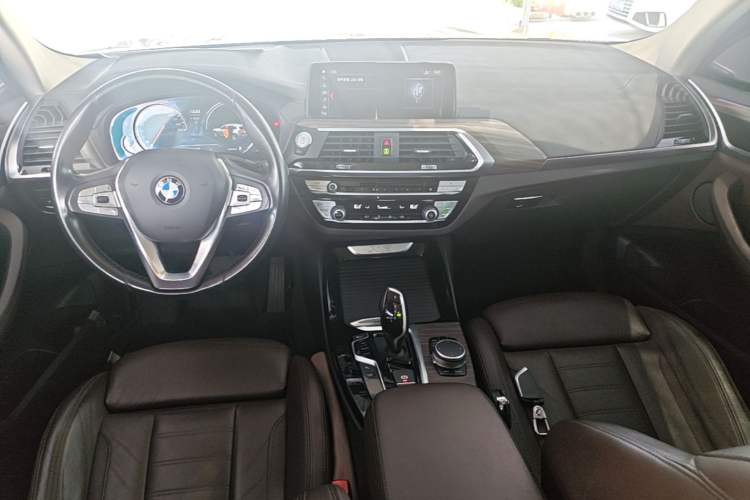 Used BMW X3 2019 xDrive28i Luxury Package Center Console