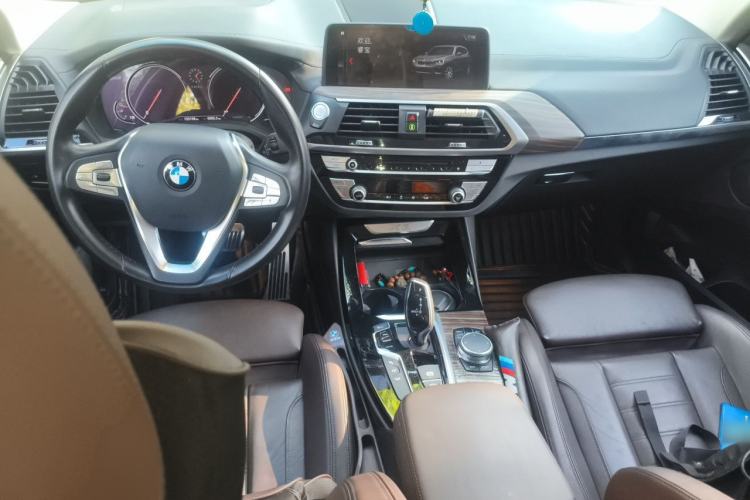 Used BMW X3 2019 xDrive28i Luxury Package Center Console