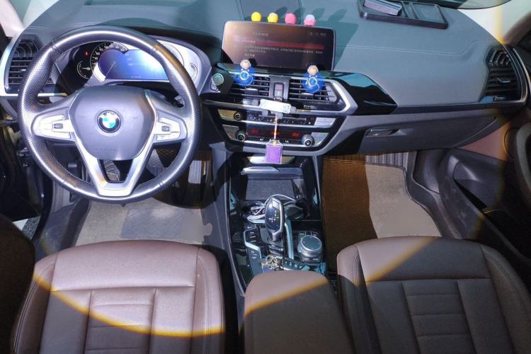 Used BMW X3 2019 xDrive25i Luxury Package Center Console