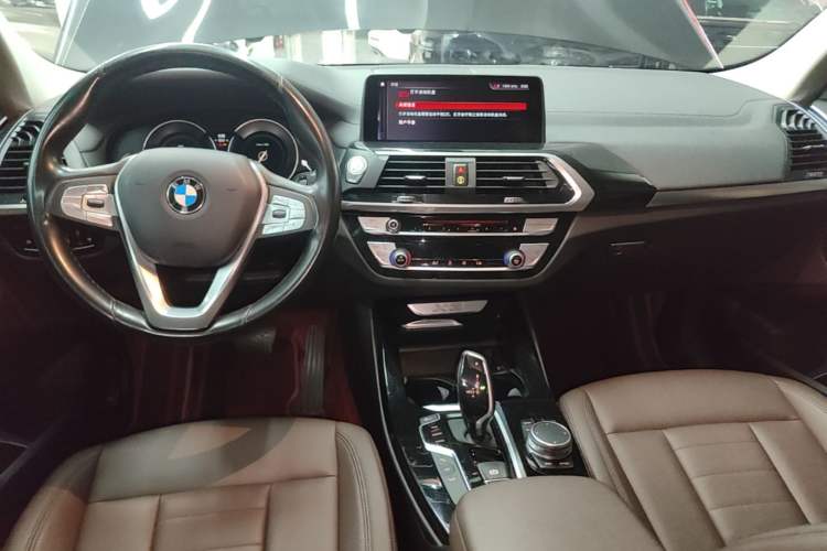 Used BMW X3 2019 xDrive25i Luxury Package Center Console