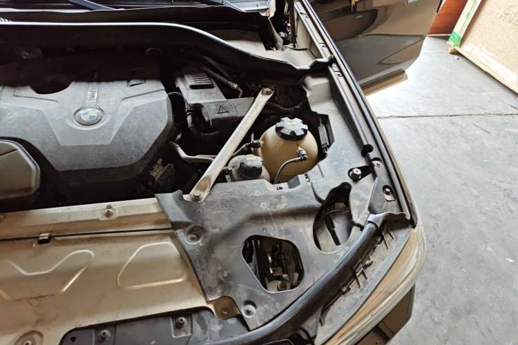 Used BMW X3 2019 xDrive25i Luxury Package Engine Bay Left