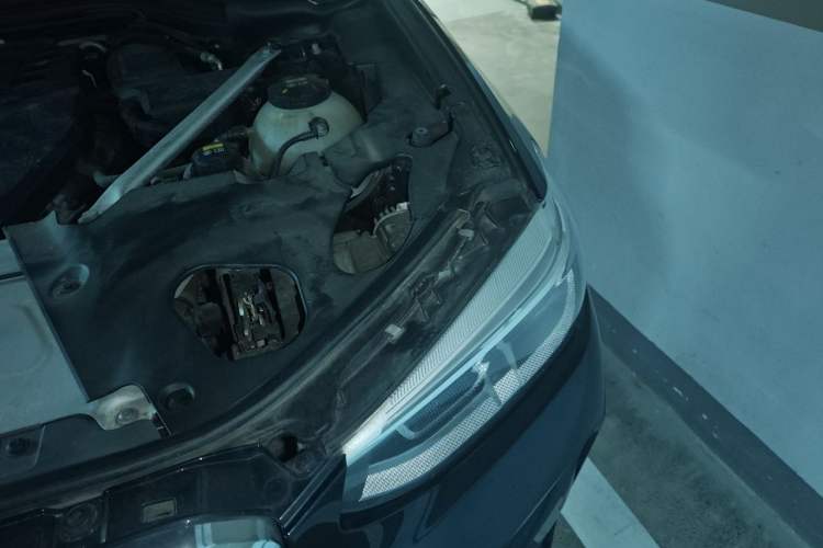 Used BMW X3 2019 xDrive25i M Sport Package Engine Bay Left