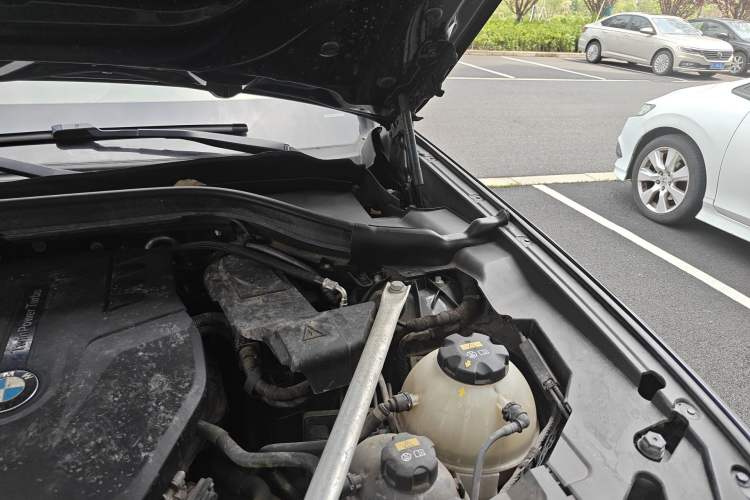 Used BMW X3 2019 xDrive25i M Sport Package Engine Bay Left