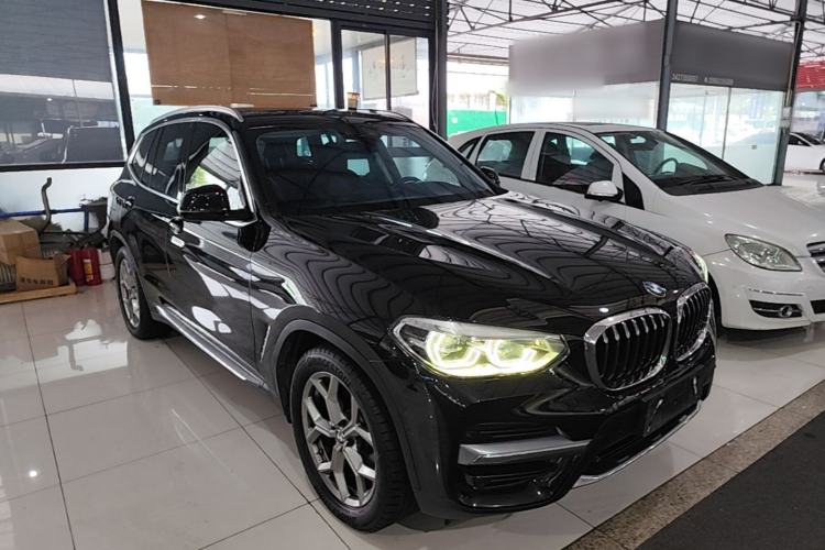Used BMW X3 2019 xDrive28i Luxury Package Front Right 45 Deg