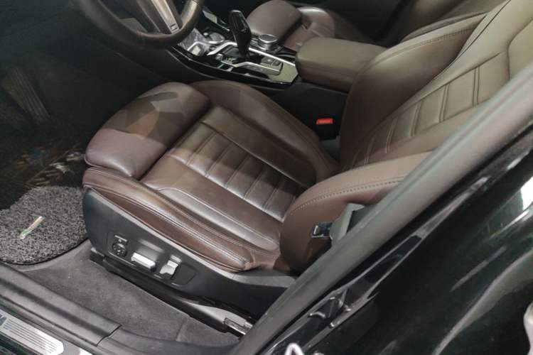 Used BMW X3 2019 xDrive30i Luxury Model with M Sport Package Left Front Seat