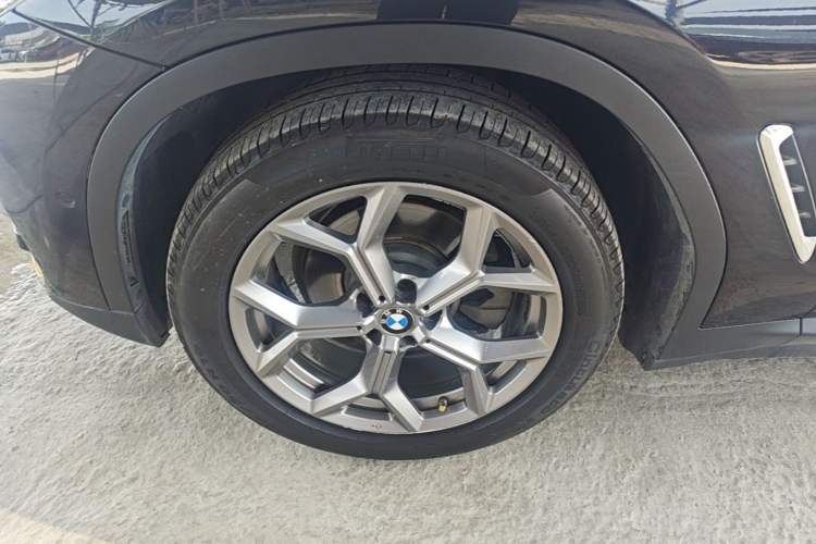 Used BMW X3 2019 xDrive28i Luxury Package Left Front Wheel Hub