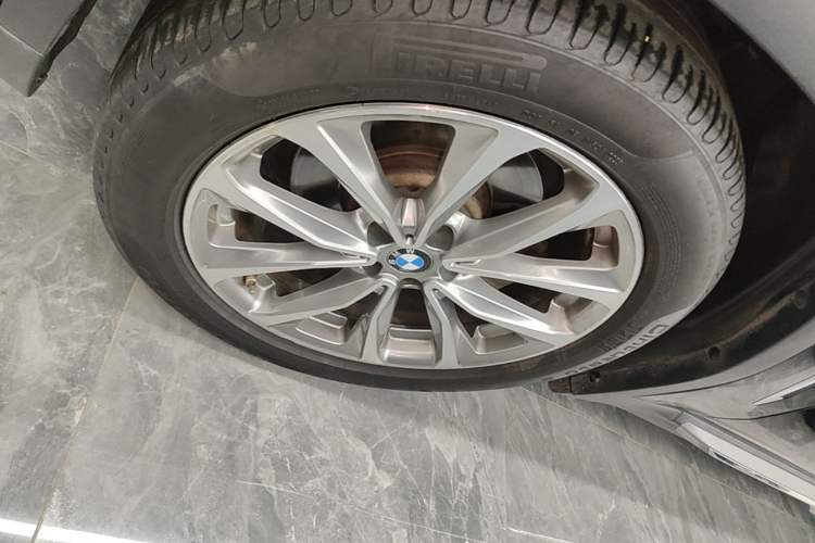 Used BMW X3 2019 xDrive25i Luxury Package Left Front Wheel Hub