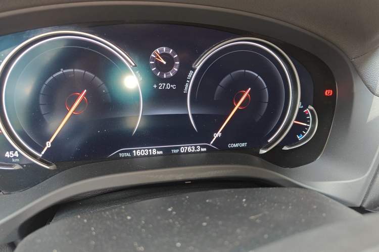 Used BMW X3 2019 xDrive28i Luxury Package Odometer Close Up