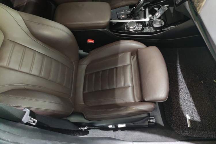 Used BMW X3 2019 xDrive30i Luxury Model with M Sport Package Right Front Seat