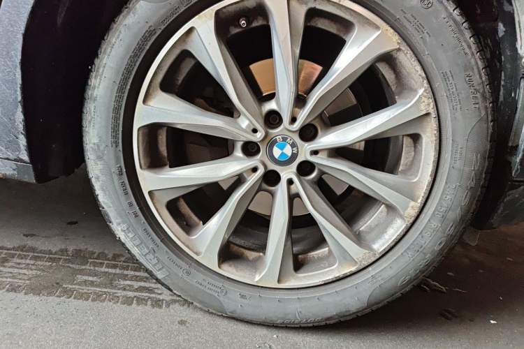 Used BMW X3 2019 xDrive25i Luxury Package Right Front Wheel Hub