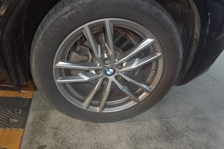 Used BMW X3 2019 xDrive25i M Sport Package Right Front Wheel Hub