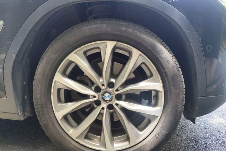 Used BMW X3 2019 xDrive25i Luxury Package Right Front Wheel Hub