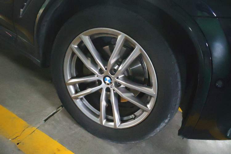 Used BMW X3 2019 xDrive28i M Sport Package Right Front Wheel Hub