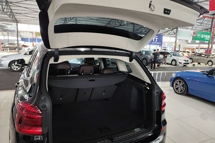 Used BMW X3 2019 xDrive28i Luxury Package Trunk