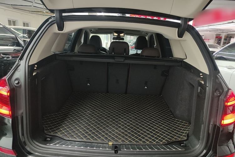 Used BMW X3 2019 xDrive25i Luxury Package Trunk