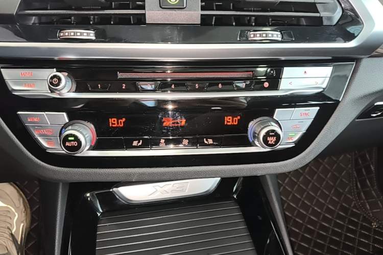 Used BMW X3 2019 xDrive28i Luxury Package Audio And AC Panel