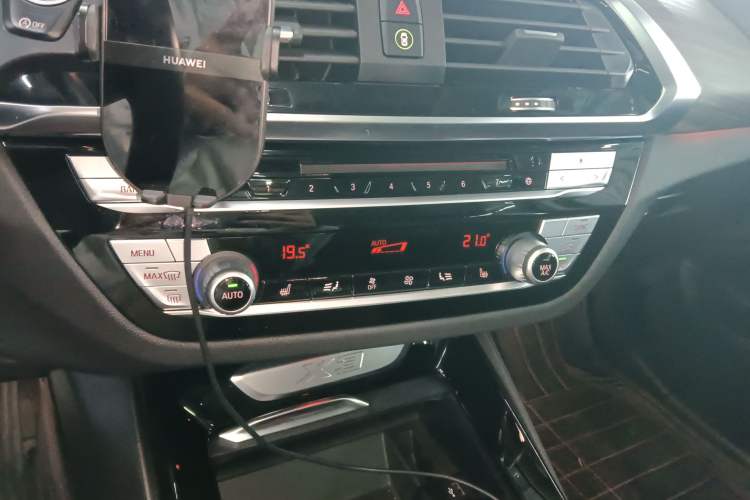 Used BMW X3 2019 xDrive28i Luxury Package Audio And AC Panel
