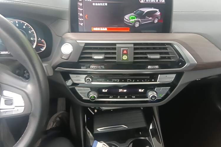 Used BMW X3 2019 xDrive28i Luxury Package Audio And AC Panel
