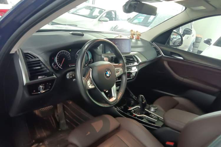 Used BMW X3 2019 xDrive28i Luxury Package Center Console