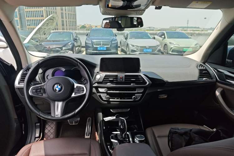 Used BMW X3 2019 xDrive25i M Sport Package Center Console