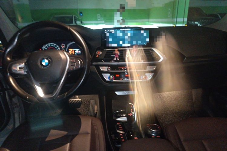 Used BMW X3 2019 xDrive25i Luxury Package Center Console