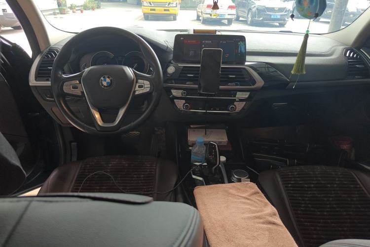 Used BMW X3 2019 xDrive25i Luxury Package Center Console
