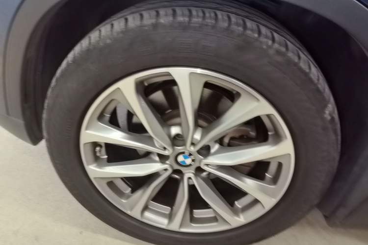 Used BMW X3 2019 xDrive25i Luxury Package Exterior 2