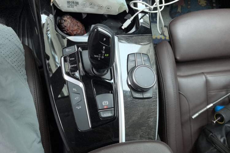 Used BMW X3 2019 xDrive30i Luxury Model with M Sport Package Gear Lever