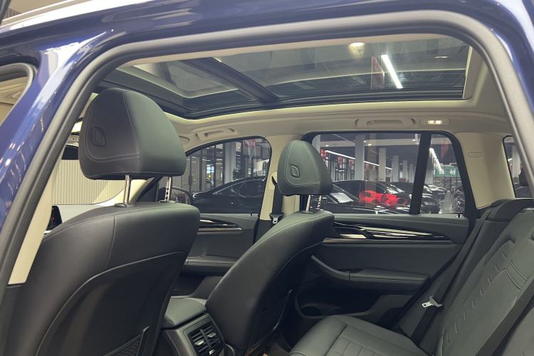 Used BMW X3 2019 xDrive25i M Sport Package Interior 10