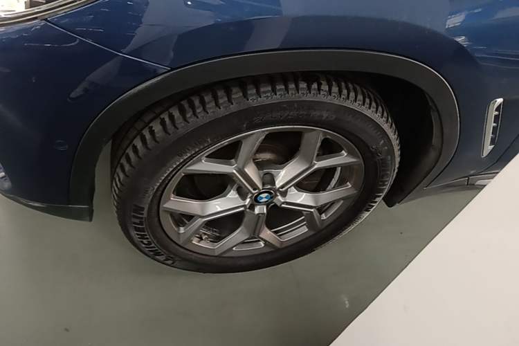 Used BMW X3 2019 xDrive28i Luxury Package Left Front Wheel Hub