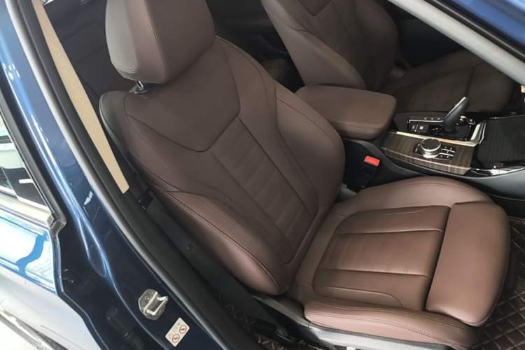 Used BMW X3 2019 xDrive28i Luxury Package Right Front Seat