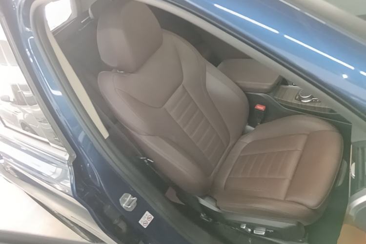 Used BMW X3 2019 xDrive28i Luxury Package Right Front Seat