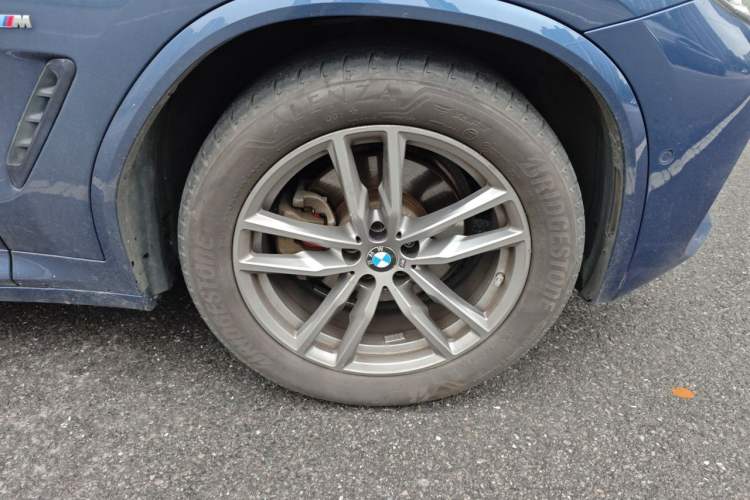 Used BMW X3 2019 xDrive25i Luxury Package Right Front Wheel Hub