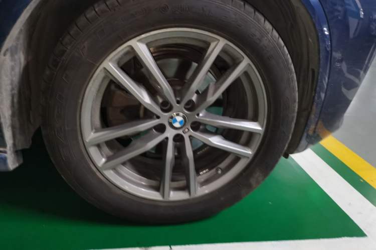 Used BMW X3 2019 xDrive30i Leading Model M Sport Package Right Front Wheel Hub