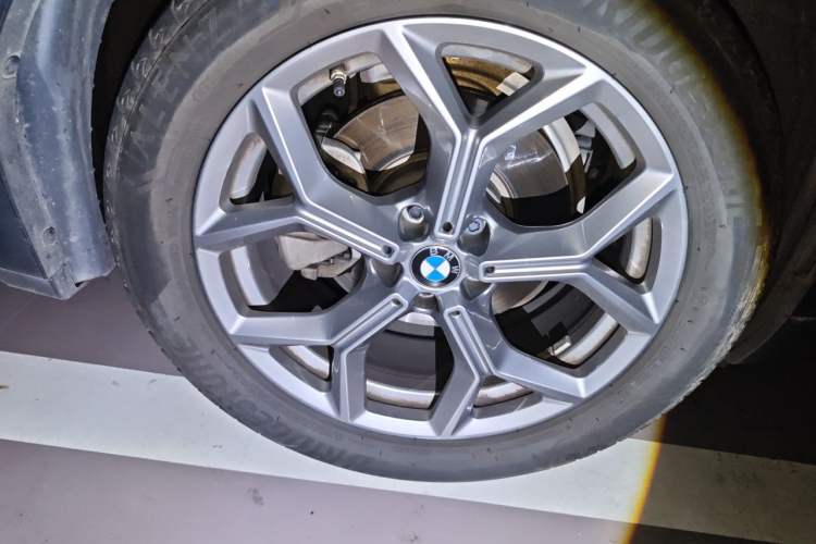 Used BMW X3 2019 xDrive28i Luxury Package Right Front Wheel Hub