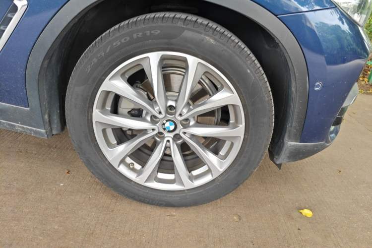 Used BMW X3 2019 xDrive25i Luxury Package Right Front Wheel Hub