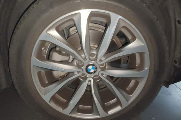 Used BMW X3 2019 xDrive25i Luxury Package Right Front Wheel Hub
