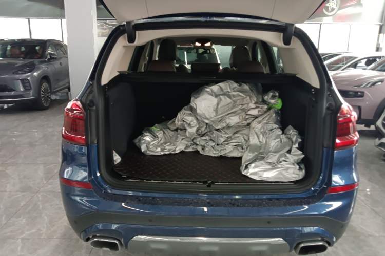 Used BMW X3 2019 xDrive28i Luxury Package Trunk