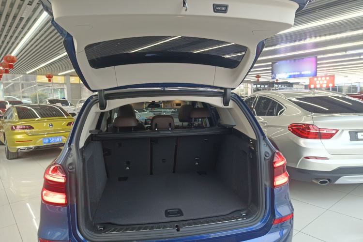 Used BMW X3 2019 xDrive28i Luxury Package Trunk