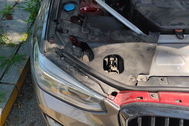 Used BMW X3 2019 xDrive28i Luxury Package Engine Bay Right