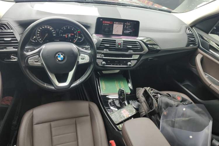 Used BMW X3 2019 xDrive25i Luxury Package Center Console