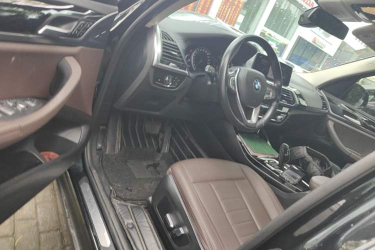 Used BMW X3 2019 xDrive25i Luxury Package Driver Seat